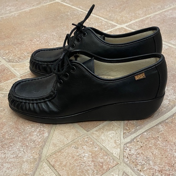 SAS Women's Black Leather Lace-Up Flats - Picture 2 of 5
